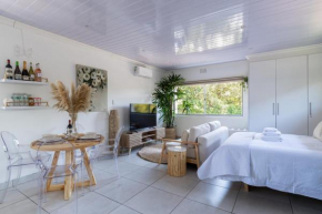 Stylish Spacious Studio Apartment Opposite Green Point Park